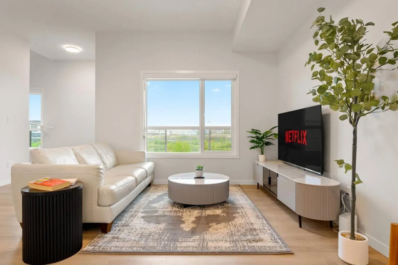 3 Bedroom Luxurious Seton Town Home With Central Ac And Lake View Калгари