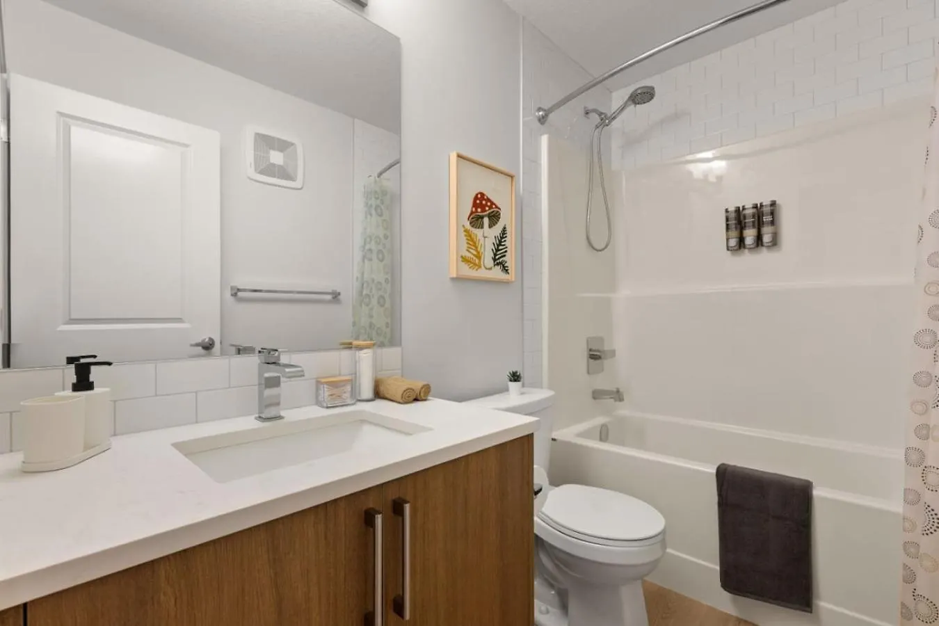 3 Bedroom Luxurious Seton Town Home With Central Ac And Lake View Калгари 0*,
